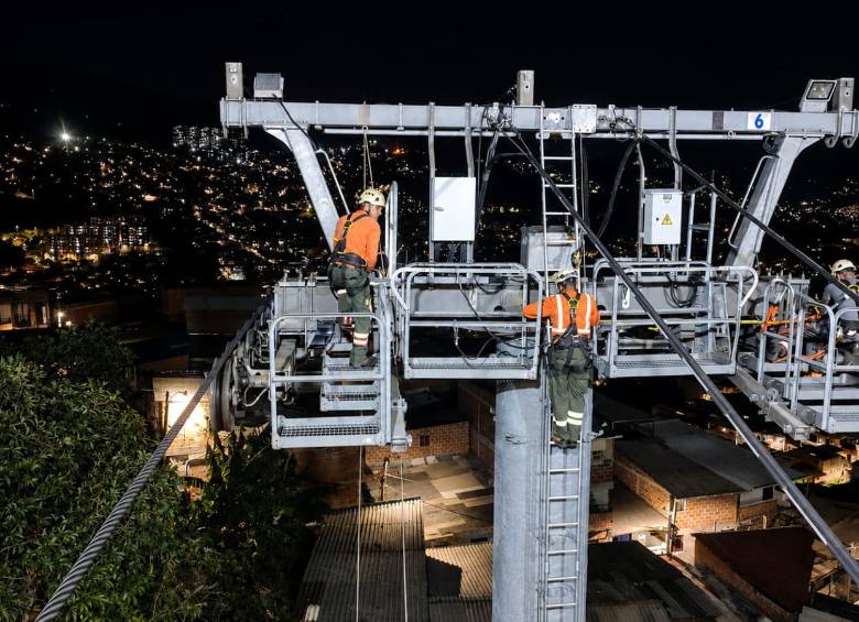 La empresa informó que durante la noche del lunes no fue posible recuperar la operación y que este martes tampoco se iniciará el servicio comercial. FOTO Metro de Medellín. 