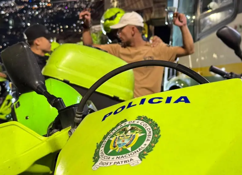 En la ofensiva, los uniformados requisaron y revisaron los antecedentes de cientos de personas. FOTO: Cortesía Secretaría de Seguridad