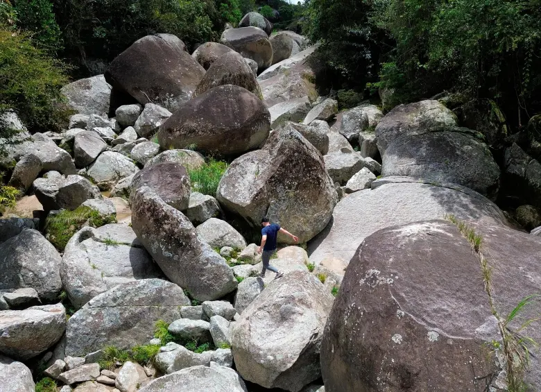 Estas rocas que rodaron hasta juntarse en un proceso de miles de años tienen dimensiones enormes. FOTO: MANUEL SALDARRIAGA