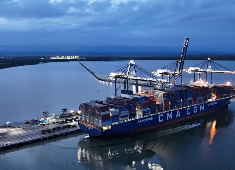 La operación del CMA CGM DIGNITY también refuerza el papel de Urabá como un nodo logístico estratégico para Colombia, especialmente por su ubicación y su conexión con las rutas internacionales de transporte marítimo.