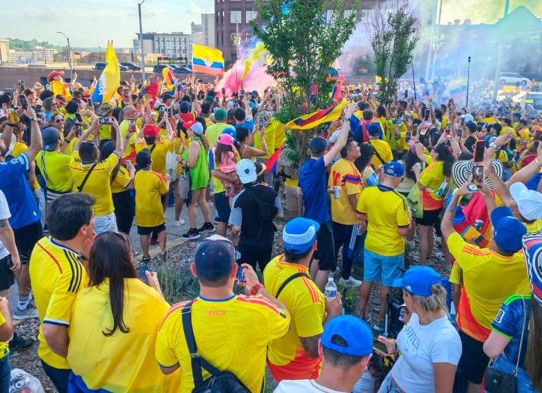 Los aficionados colombianos se han tomado las calles de Kansas, en Estados Unidos, para respaldar a la Selección Colombia antes del juego contra Ghana por el paso a los octavos de final del Mundial de Norteamérica. FOTOS: JUAN ANTONIO SÁNCHEZ 
