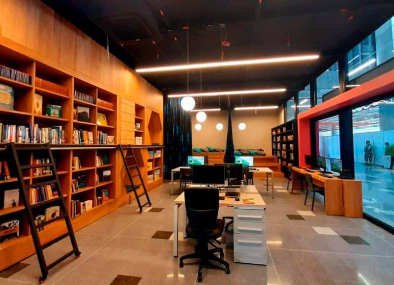 La nueva Bibliometro de Acevedo funciona desde el 10 de junio, pero solo ayer se entregó oficialmente. FOTO Cortesía