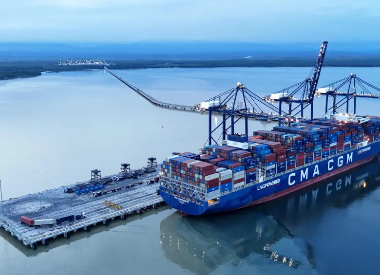 Para Puerto Antioquia, la llegada de una embarcación de estas dimensiones representa un avance en la consolidación de la terminal como infraestructura para el movimiento de carga contenerizada y su integración con los mercados internacionales. FOTO: Cortesía.