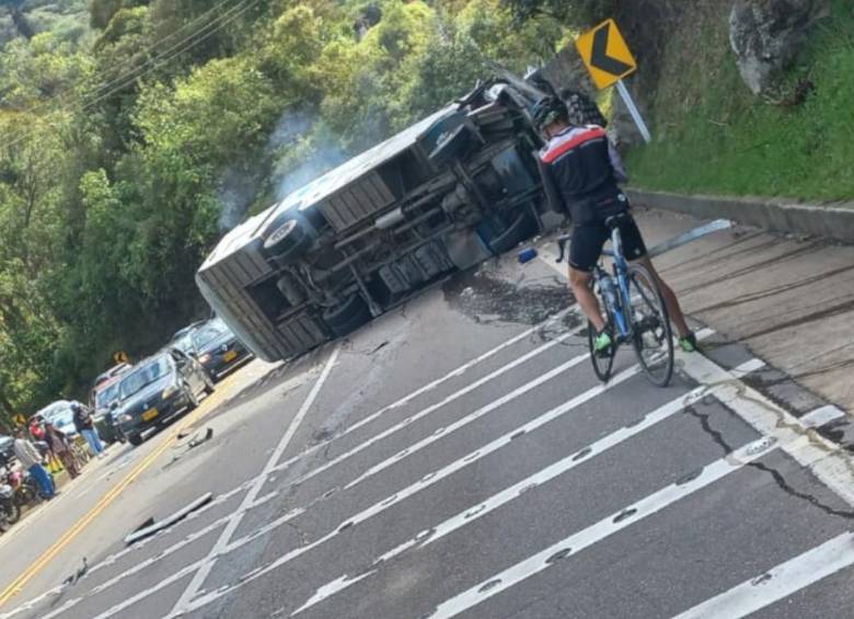 Un accidente de bus dejó a cinco personas muertas en La Mesa, Cundinamarca. Foto: cortesía 