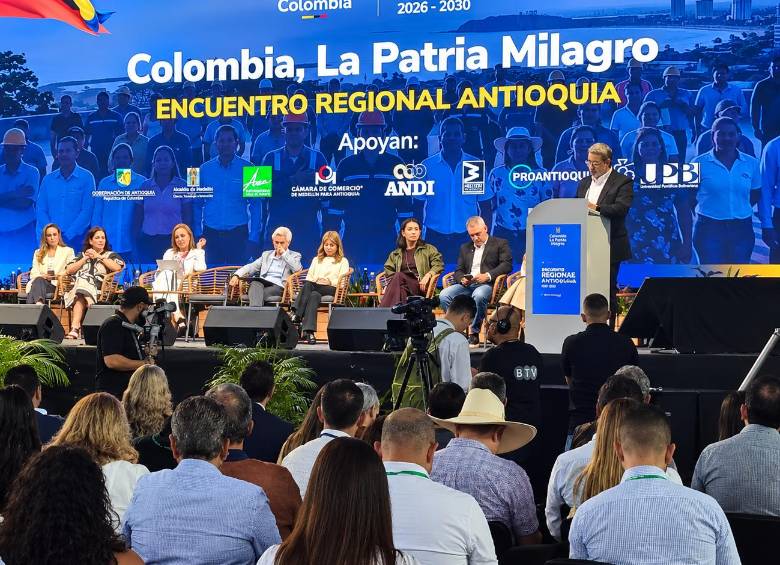 Con la presencia del vicepresidente José Manuel Restrepo y demás representantes del Gobierno Nacional, de la Gobernación y alcaldes del departamento se realiza en la UPB el encuentro regional del Plan de Desarrollo. Foto: EL COLOMBIANO