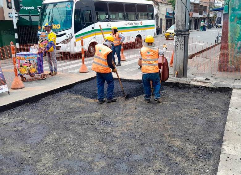 Bello comienza mantenimiento y parcheo de sus vías principales en el centro