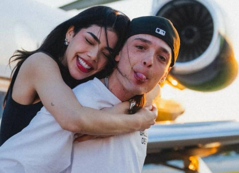 La relación habría iniciado a principios de 2025, poco tiempo después de que Peso Pluma terminara su relación con la modelo Hannah Howell. FOTO: Redes sociales. 