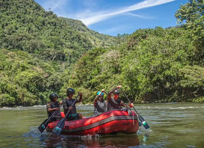 El equipo de rafting durante una de sus prácticas. FOTO: imagen tomada de redes.