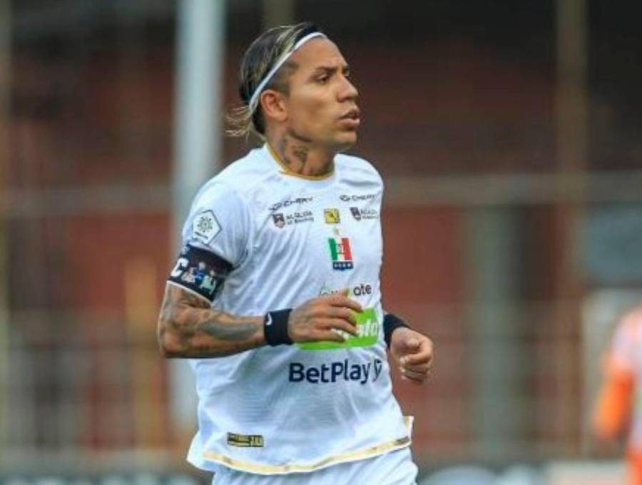 El delantero Dayro Moreno, máximo artillero del fútbol colombiano falló el penal en el Romelio Martínez y Once Caldas quedó eliminado de la semifinal de la Liga BetPlay. FOTO CAMILO SUÁREZ 