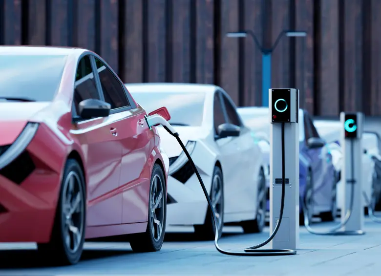 La amplia diferencia entre gamas económicas y premium guía la decisión de la mayoría de compradores. Sin embargo, con la entrada de Tesla la ruta se podría estar reconfigurando. FOTO GETTY