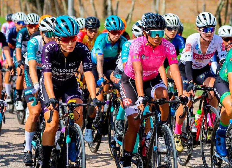 Estefanía Herrera (izquierda) defenderá título en Tour. FOTO Fedeciclismo