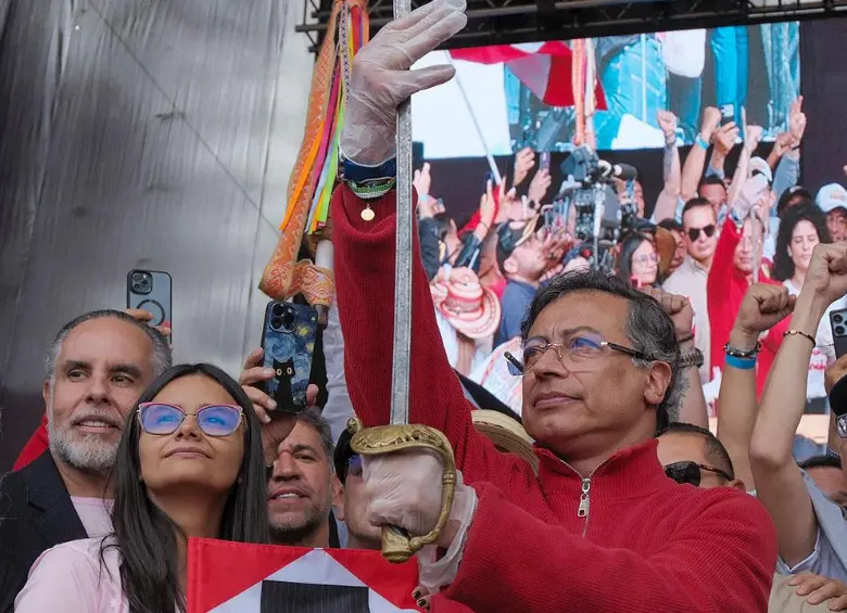 Esta decisión vuelve a poner sobre la mesa el debate alrededor del uso de las alocuciones presidenciales y los consejos de ministros en la televisión, por lo menos en los canales privados. Foto: Presidencia