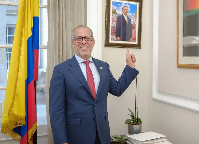 Alfredo Saade, jefe del Despacho Presidencial, planteó en sus redes sociales la posibilidad de la reelección de Gustavo Petro. foto, Ovidio González, Presidencia.