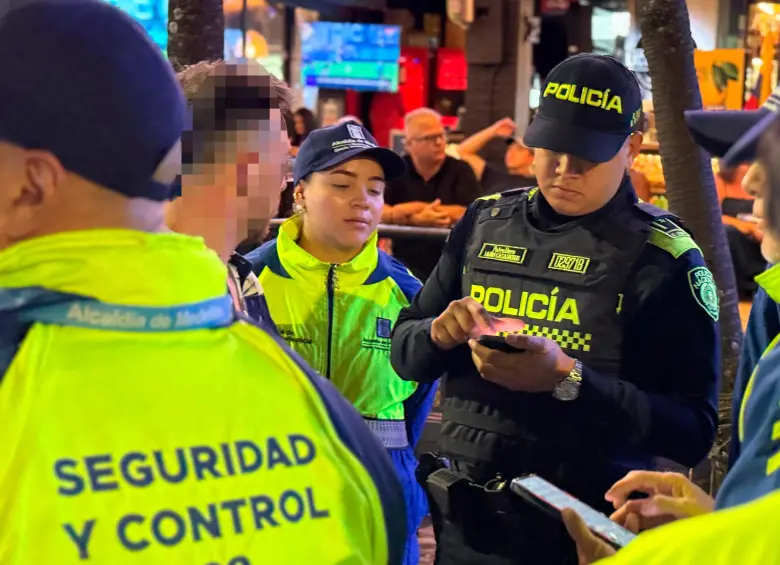 En el operativo fueron incautadas armas blancas y estupefacientes. FOTO Alcaldía de Medellín