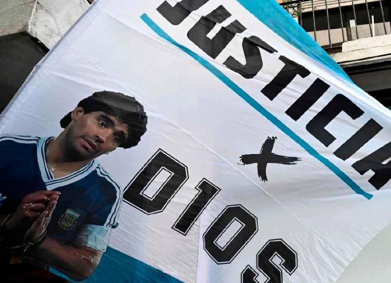 En Argentina, los seguidores de Maradona siguen pidiendo justicia tras el fallecimiento de quien es considerado uno de los mejores futbolistas de la historia del fútbol. FOTO AFP