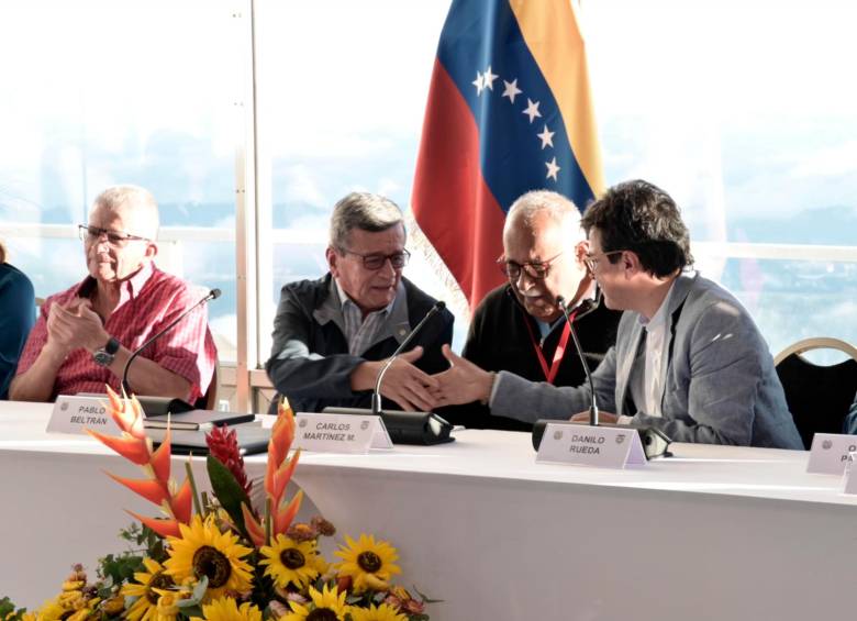 La mesa de diálogos entre el gobierno colombiano y la guerrilla del ELN se reiniciaron oficialmente el pasado lunes en Caracas, Venezuela. FOTO CORTESÍA