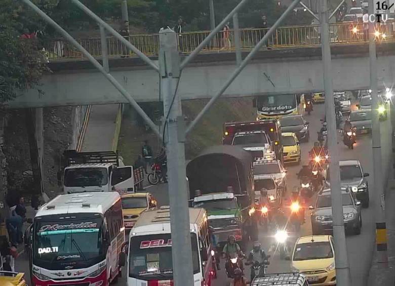 Así era el panorama en la Autopista Norte a la altura de la Terminal de Transportes del Norte durante la mañana de este miércoles. FOTO: CORTESÍA SECRETARÍA DE MOVILIDAD DE MEDELLÍN