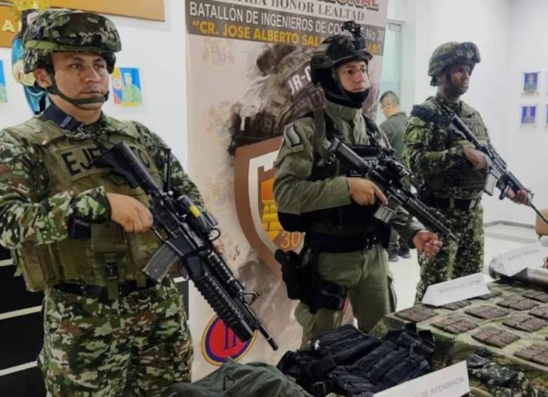 Imágenes del arsenal incautado en Tibú, municipio del Norte de Santander. FOTO: Cortesía Ejército Nacional