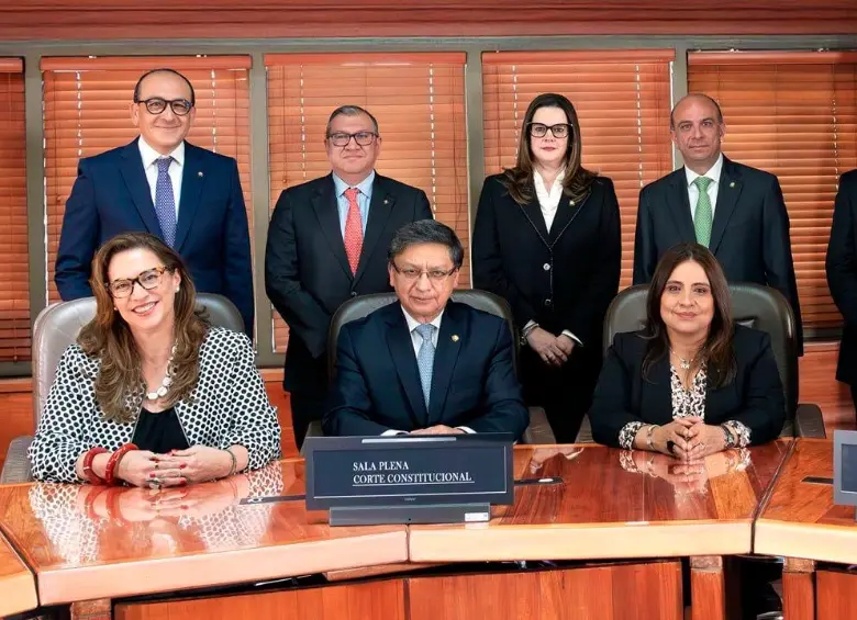 El magistrado Jorge Enrique Ibáñez (abajo, a la izquierda) pidió, de manera formal, congelar los efectos del decreto. Plantea que el decreto quede en pausa mientras la Corte estudia su validez. FOTO COLPRENSA