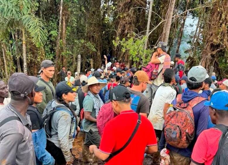 Este es el momento en el que las comunidades retienen a los soldados en Cauca. FOTO CORTESÍA