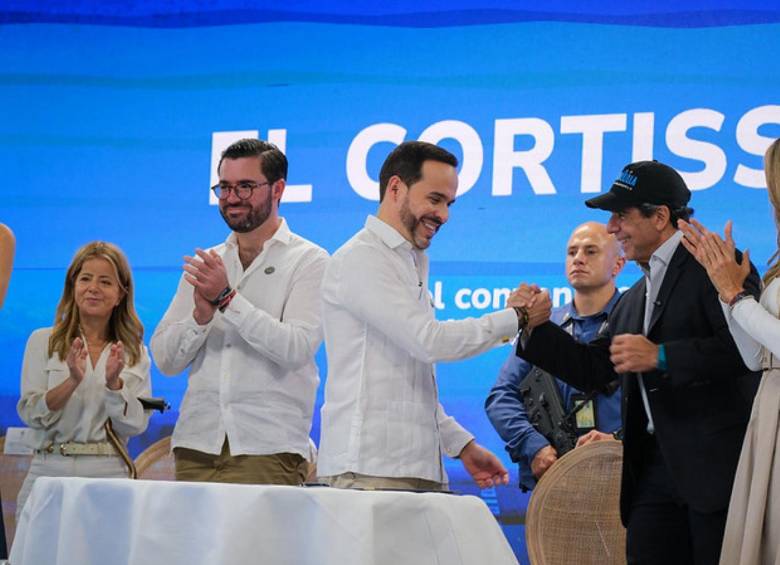 En el evento participaron el alcalde de Barranquilla, Alejandro Char; Nicolás Gómez, jefe de Despacho de Presidencia; y la ministra de Transporte, Elsa Noguera. Foto: Presidencia.