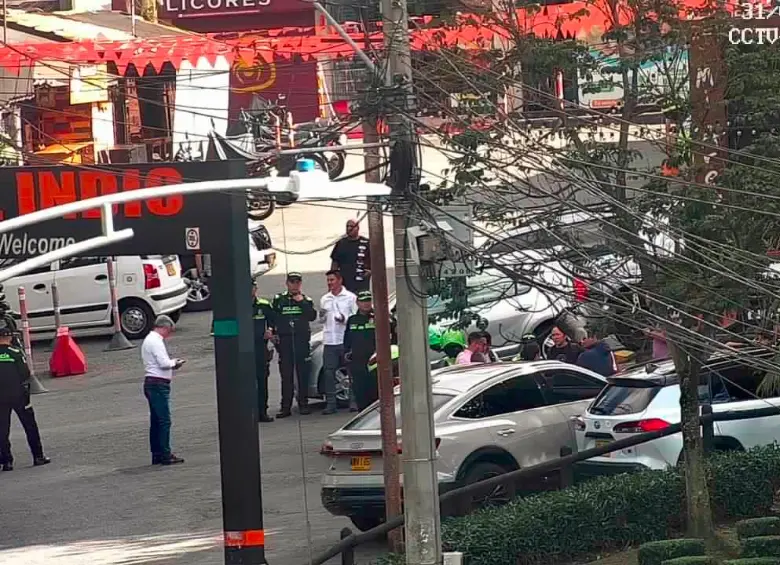 Dentro de un restaurante de arepas dentro de este mall comercial, sicarios dispararon en contra de Jonathan Christopher Acevedo García, de 42 años, quien habría participado como enlace de una organización criminal transnacional y estaría aportando información al FBI. FOTO: CORTESÍA