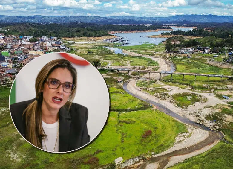 Entre las principales alertas, Natalia Gutiérrez, presidenta de Acolgen, mencionó que los embalses se encuentran alrededor de 63% de capacidad, lejos del nivel cercano al 80% que debería alcanzarse antes de diciembre para enfrentar un verano intenso.