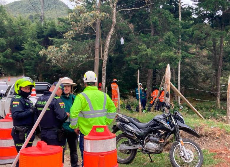 Miembros de la comunidad llamaron a las autoridades; luego la Policía hizo presencia en el sitio. FOTO: CORTESÍA