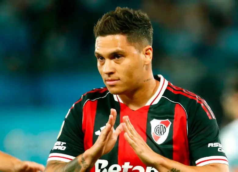 Juan Fernando Quintero ingresó en el segundo tiempo y le dio un nuevo aire a su equipo, pero este se descuidó a final y cayó ante Racing, en el que el volante antioqueño jugó años atrás. FOTO GETTY