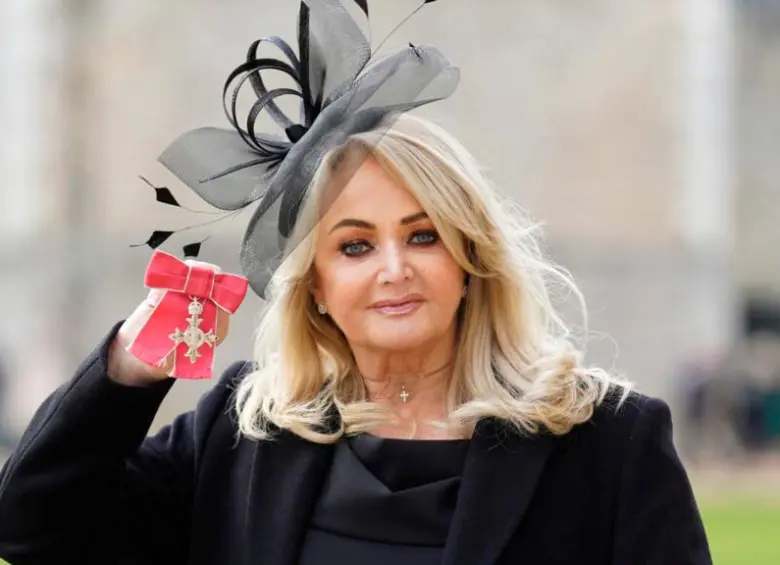 En 2023 Bonnie Tyler fue reconocida por el Rey Carlos III como integrante del la Orden del Imperio Británico. FOTO AFP
