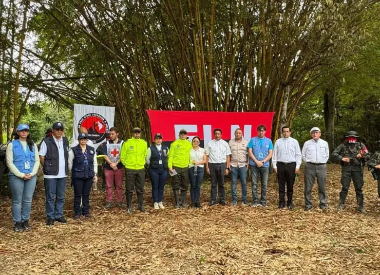 Los agentes de la Dijín Franki Esley Hoyos Murcia y Yordin Fabián Pérez Mendoza fueron liberados por el ELN tras permanecer secuestrados desde julio de 2025 en Arauca. Foto: cortesía 