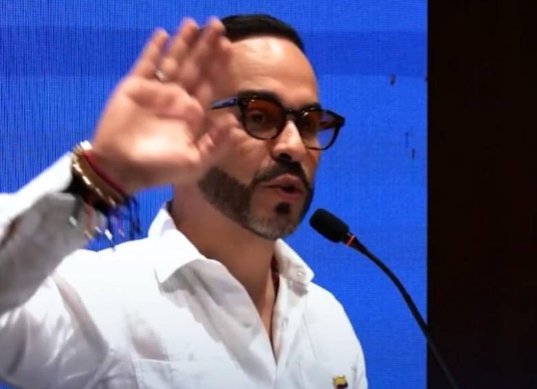 Mientras su delegación estaba en Perú, Abelardo de La Espriella reiteró que no hará viajes internacionales. FOTO: CAPTURA DE PANTALLA.