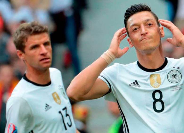 Mesut Ozil, referente de la selección alemana, que dice adiós al fútbol. FOTO EFE
