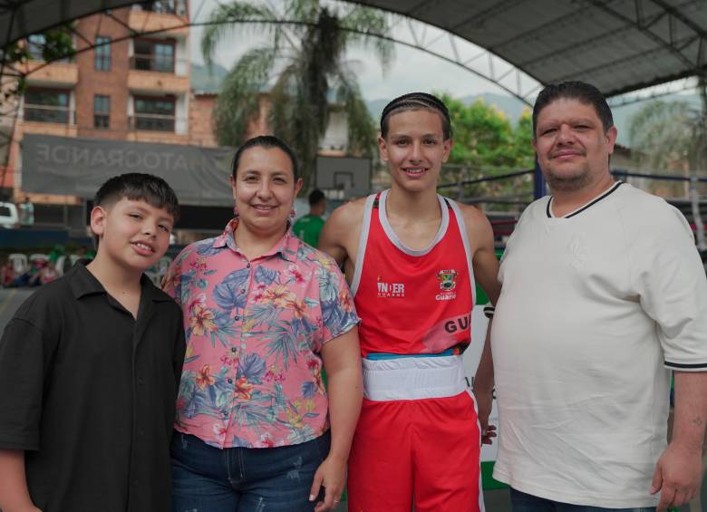 Pablo y su familia en los Juegos Departamentales en Girardota, Antioquia. Foto: Cortesía @necio.audiovisual