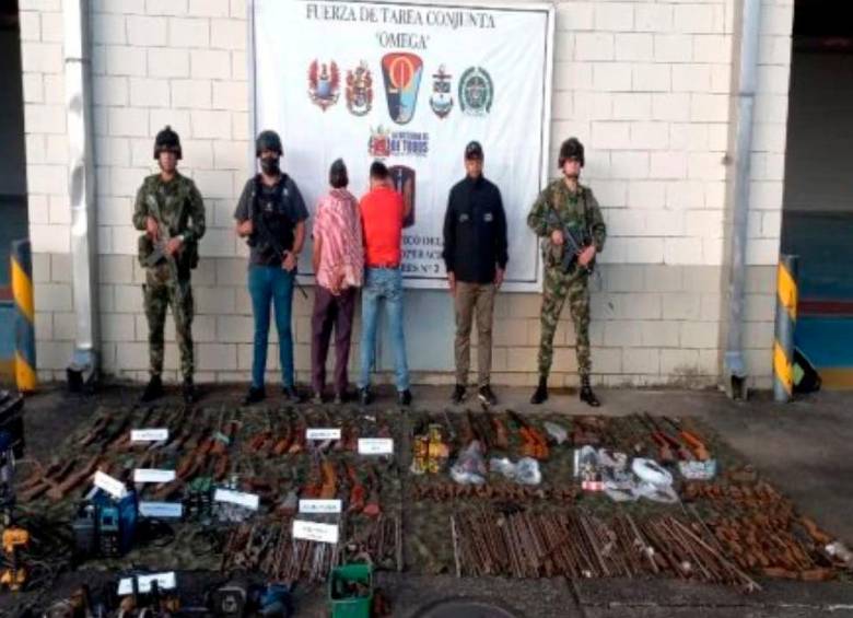 Los dos capturados quedaron a disposición de la Fiscalía. FOTO ARMADA NACIONAL 