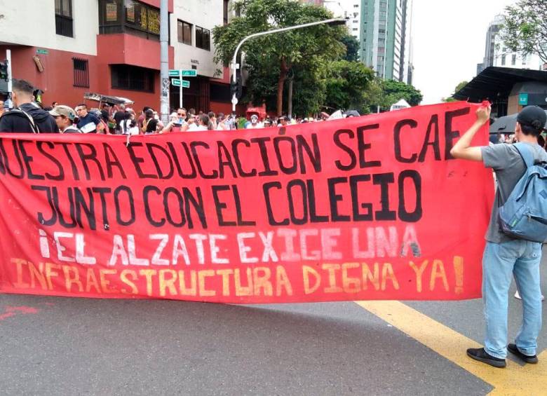 24 horas de paro: profesores de Antioquia protestan en las calles por servicio de salud