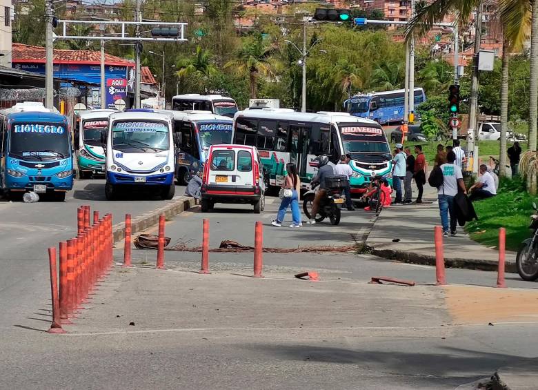 Rionegro está convertido en un caos por cuenta del paro de transportadores