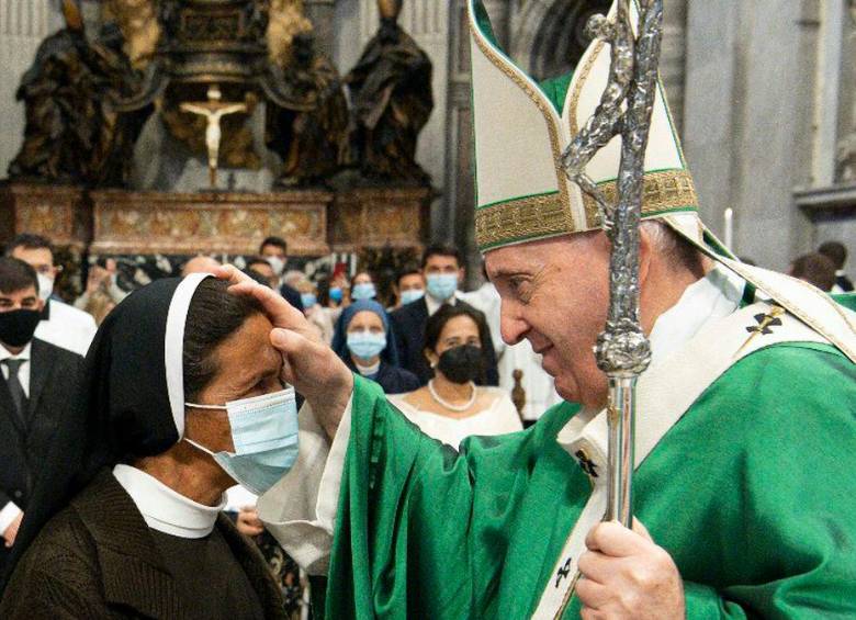 Después de su liberación, la hermana Gloria Cecilia fue bendecida por el Papa Francisco, acusado de pagar su libertad. FOTO AFP