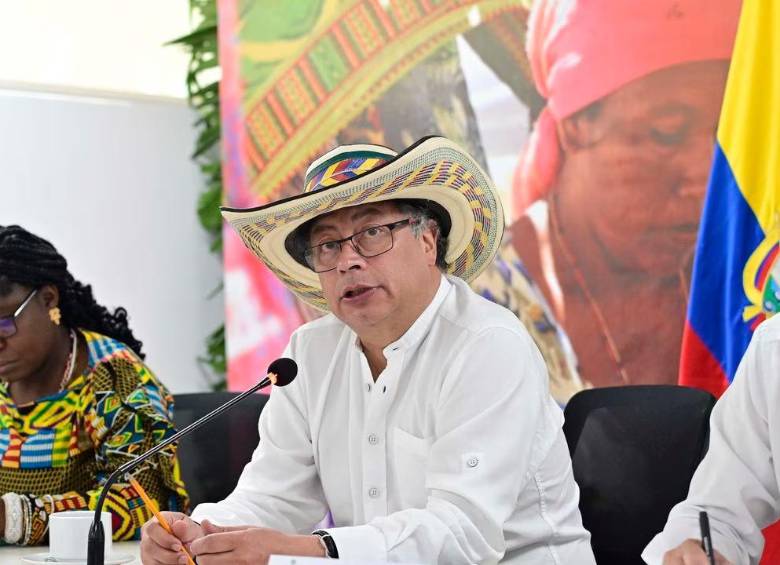 En redes sociales se acusó a Gustavo Petro reunirse en secreto con un líder terrorista musulman, sin embargo esto lo desmintió el ministro del Interior. FOTO: PRESIDENCIA 