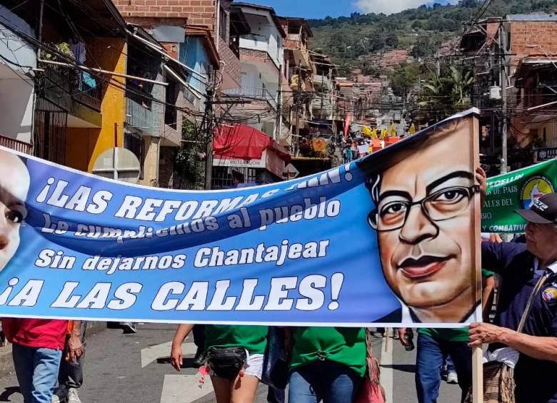 Las centrales obreras participaron de la jornada de este lunes en Medellín. FOTO: JAIME PÉREZ
