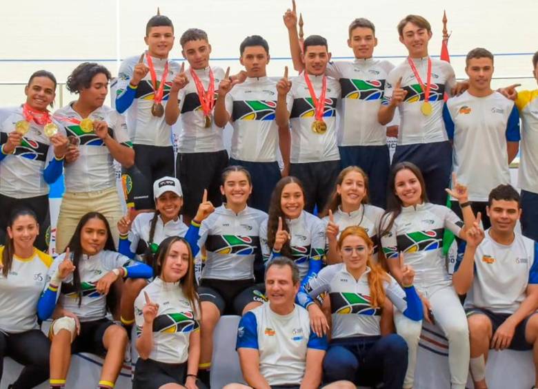 En el Panamericano júnior en Asunción, Colombia dominó el certamen al subirse al podio en 20 de las 22 pruebas convocadas. Logró el título en 15 de ellas. Compitió con 16 deportistas. FOTO FEDECICLISMO