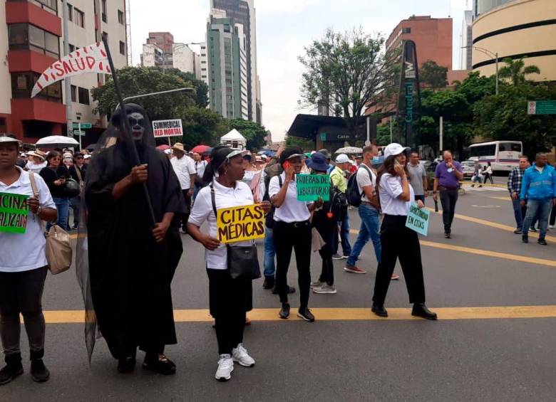 Una de las principales movilizaciones de los docentes en Antioquia se da en el Centro de Medellín, este viernes. FOTOS Cortesía