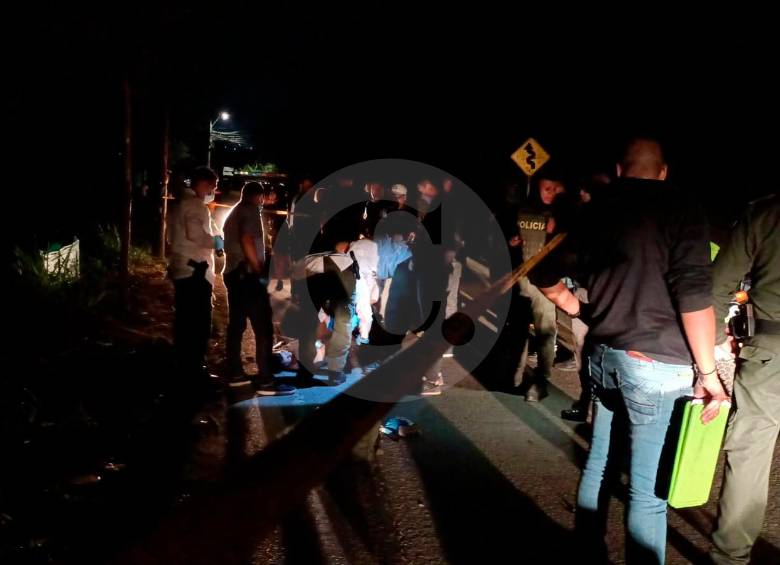 En este punto de la vía a Machado, cerca de la cárcel Bellavista, de Bello, fue asesinado este joven de 24 años. FOTO: CORTESÍA