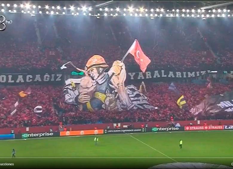 La escena ocurrió en el partido entre el Trabzonspor y el Basel de Suiza, válido por la Conference League. FOTO: CAPTUTA DE VIDEO 