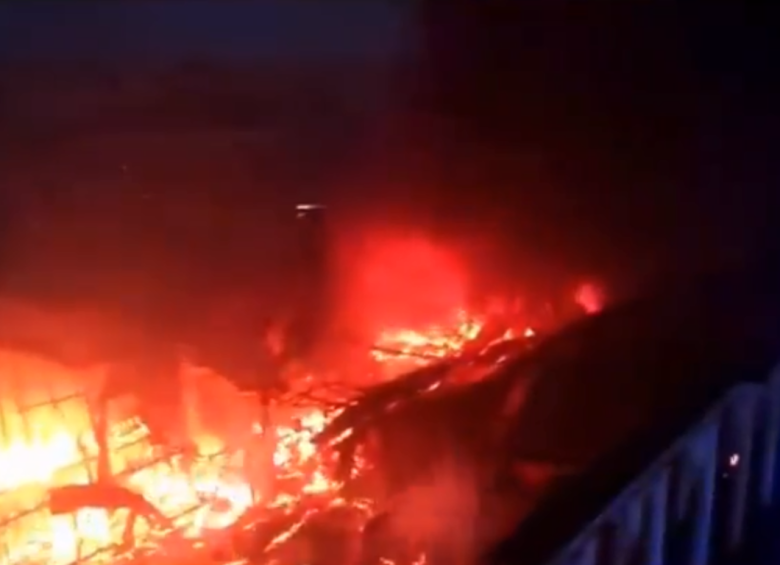 El fuego afectó a tres discotecas en Murcia, España. Foto: captura de pantalla de video