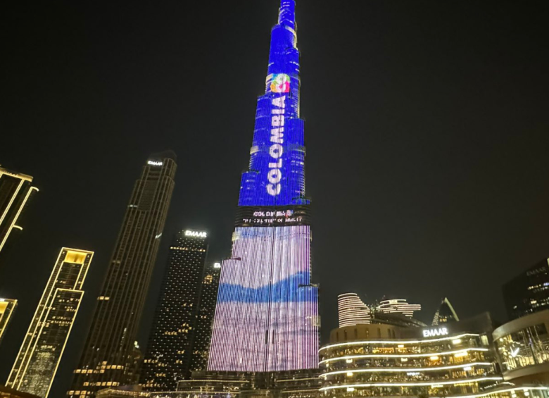 Burj Khalifa, el edificio más alto del mundo, proyectó un video sobre la Marca País de Colombia. FOTO: TWITTER LAURA SARABIA