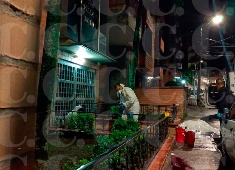 Cuando llegaba a este edificio, cerca del parque del barrio La Floresta, ocurrió el asesinato de María Sorelly Sánchez Arismendy, de 61 años. FOTO: CORTESÍA