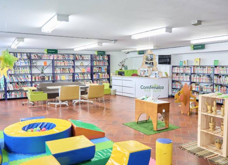 En el centro de Medellín se abrió una ludoteca gratuita donde los niños aprenden jugando