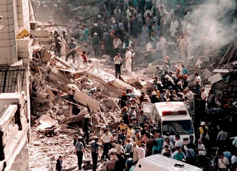 El atentado del 18 julio de 1994 contra la Asociación Mutual Israelita Argentina (Amia), en Buenos Aires, dejó 22 muertos y 300 heridos. Un colombiano participó en los hechos. FOTO Cortesía