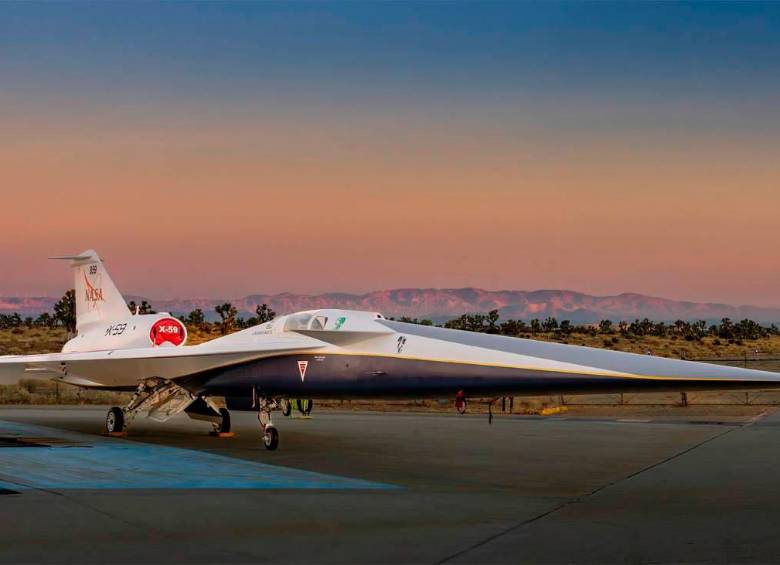 El silencioso avión de investigación supersónico X-59 de la NASA en las instalaciones Skunk Works de Lockheed Martin en Palmdale, California (EE UU). Foto: Agencia Sinc/ Lockheed Martin Skunk Works